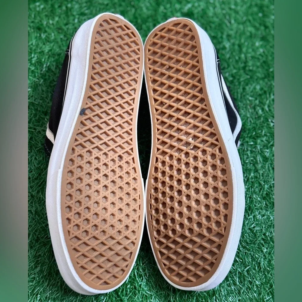 Vans Unisex Black‎ and White Sneakers Size M-9.5 W-11