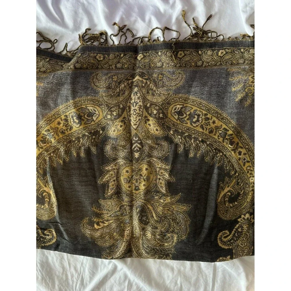 The Unbranded Brand elegant vintage