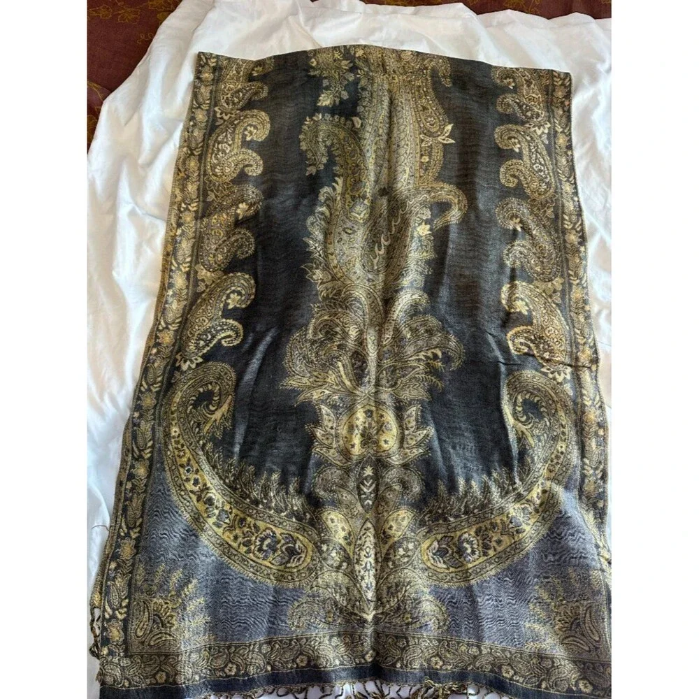 The Unbranded Brand elegant vintage