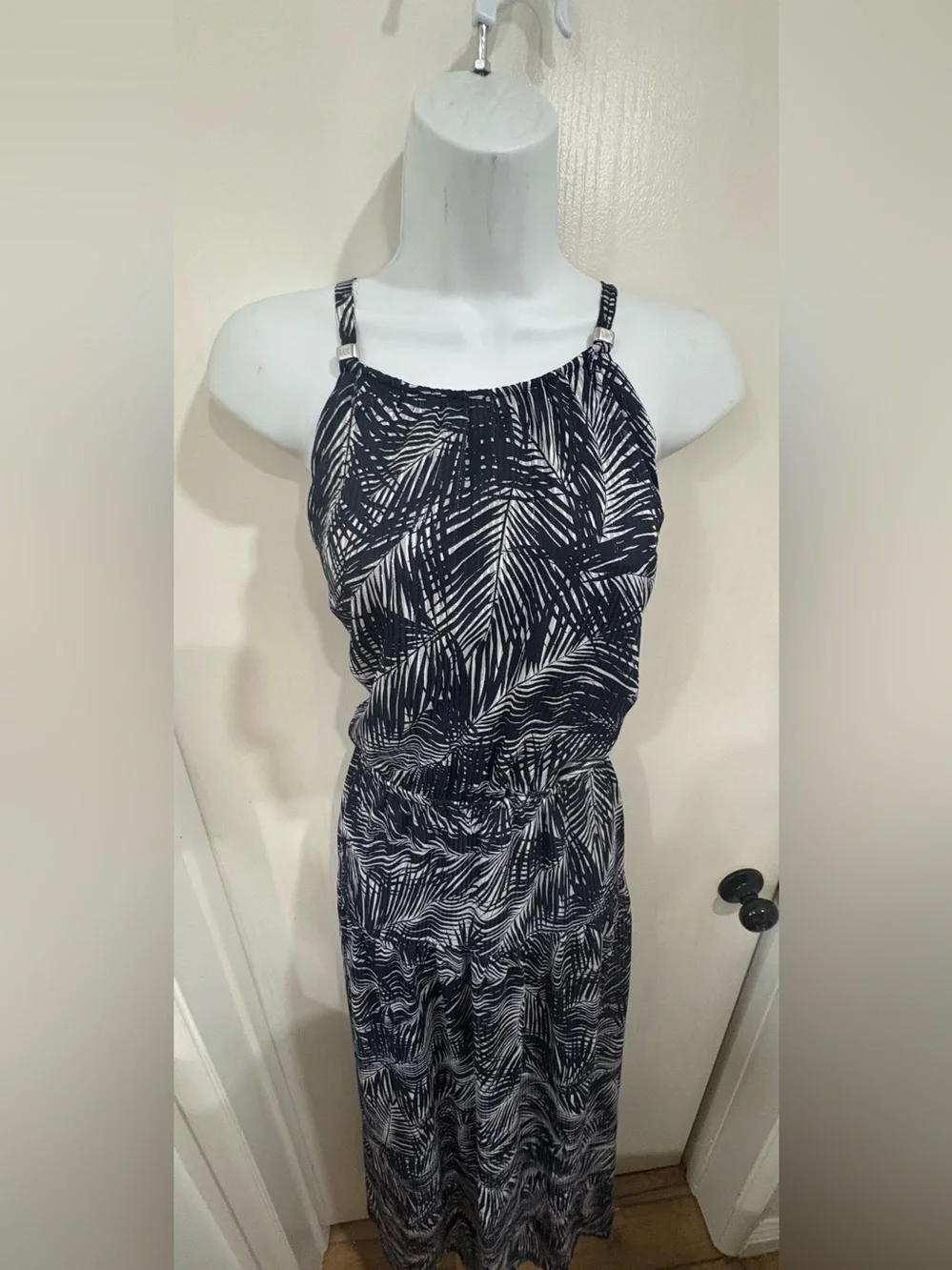 Tropical resort/vacation Sleeveless Palm-Print Maxi Dress in Navy and White