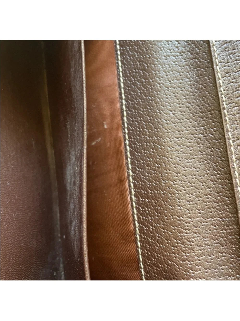 Gucci signature gg
