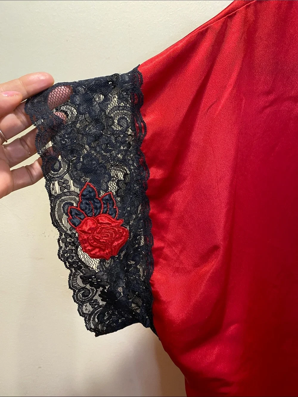 Val Mode luxurious red