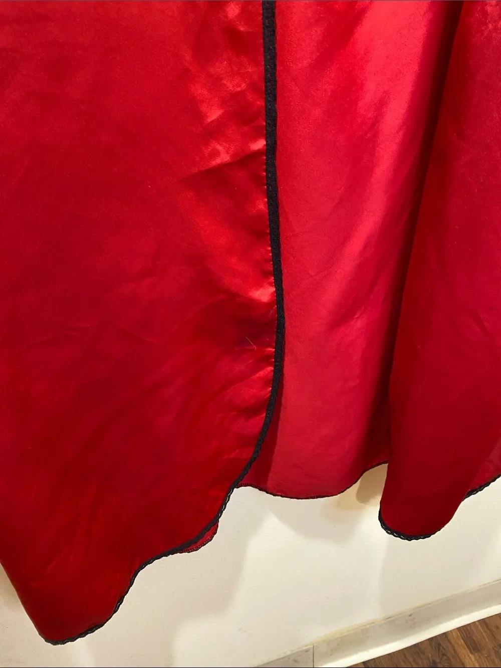 Val Mode luxurious red
