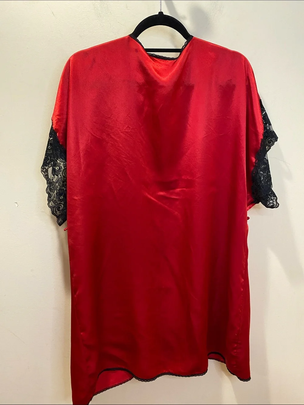 Val Mode luxurious red