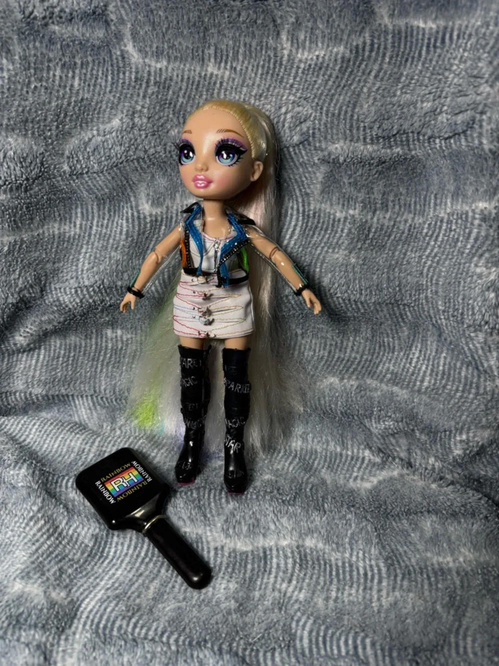 Rainbow High Hair Studio - Amaya Raine Fashion Doll