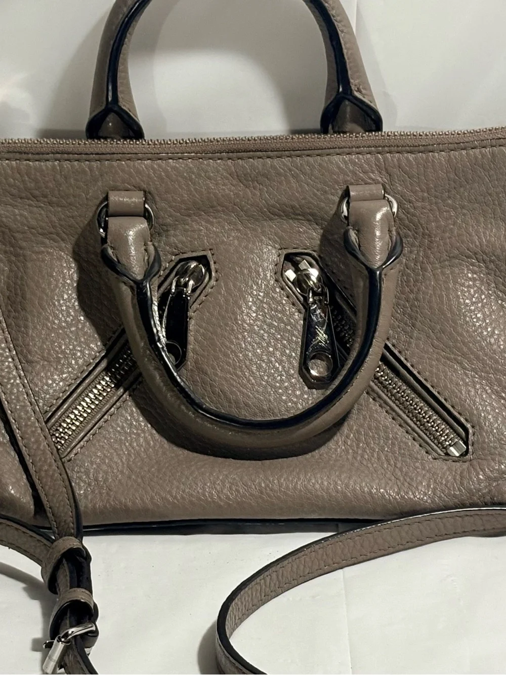 N/A minkoff pebbled featuring