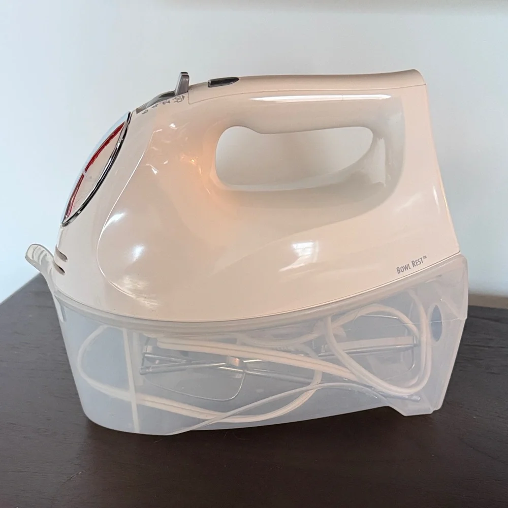 Like New Hamilton Beach 6-Speed Hand Mixer Snap-On Storage Case