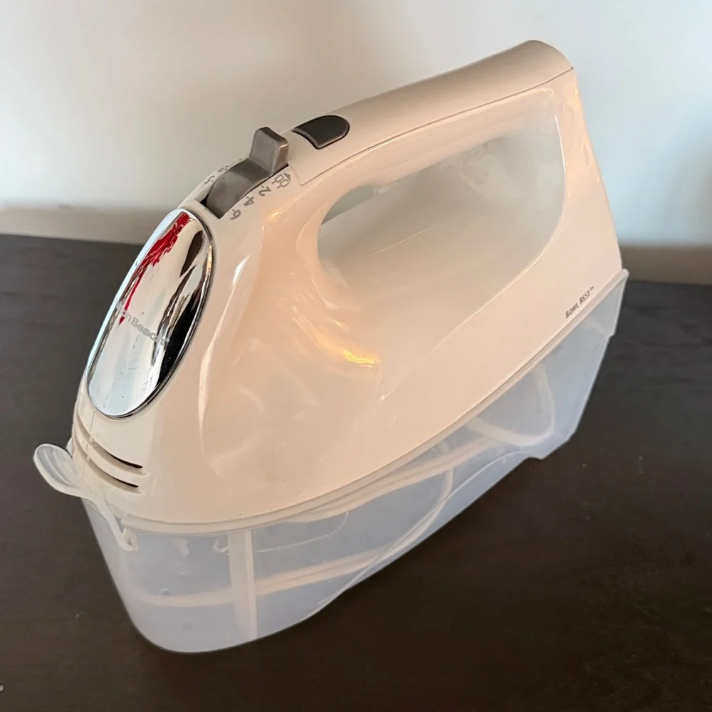 Like New Hamilton Beach 6-Speed Hand Mixer Snap-On Storage Case