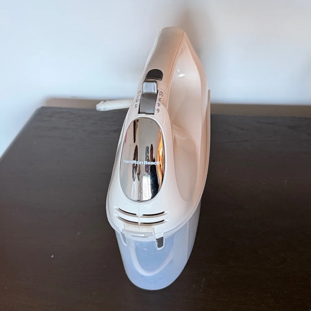Like New Hamilton Beach 6-Speed Hand Mixer Snap-On Storage Case