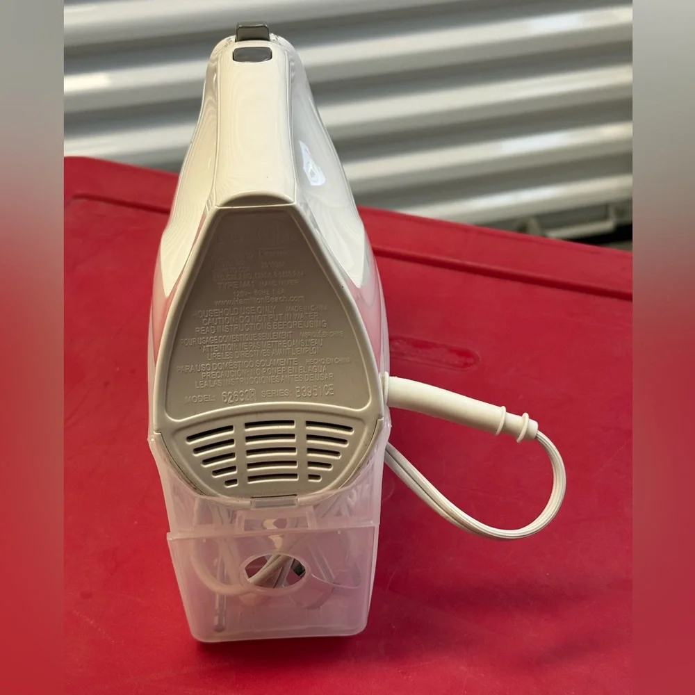 Like New Hamilton Beach 6-Speed Hand Mixer Snap-On Storage Case