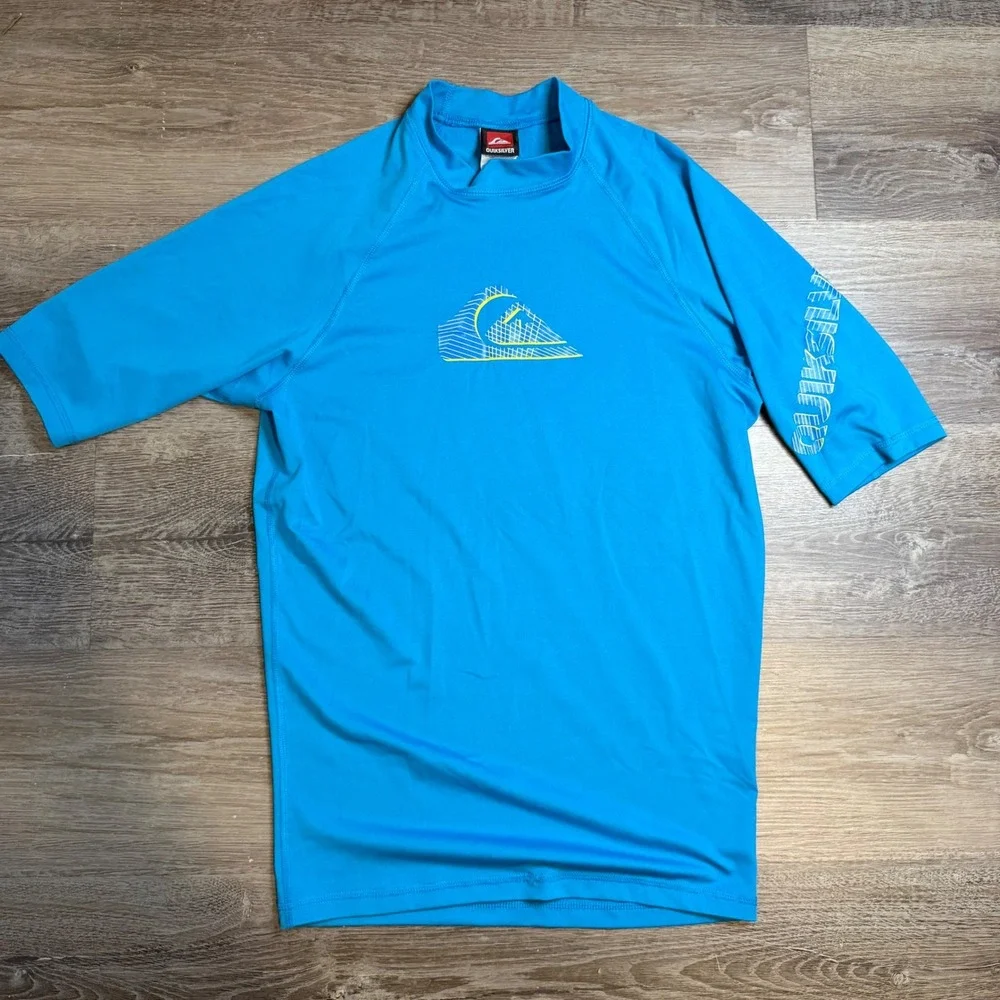 Quiksilver Mens Rash Guard Short Sleeve Blue Graphic Logo Swim Shirt Large