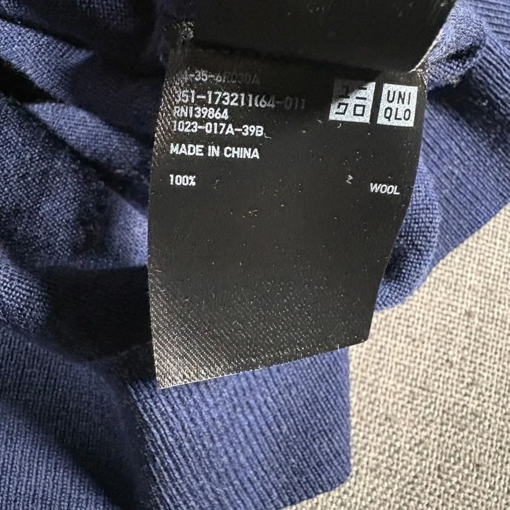 Uniqlo neck sweater