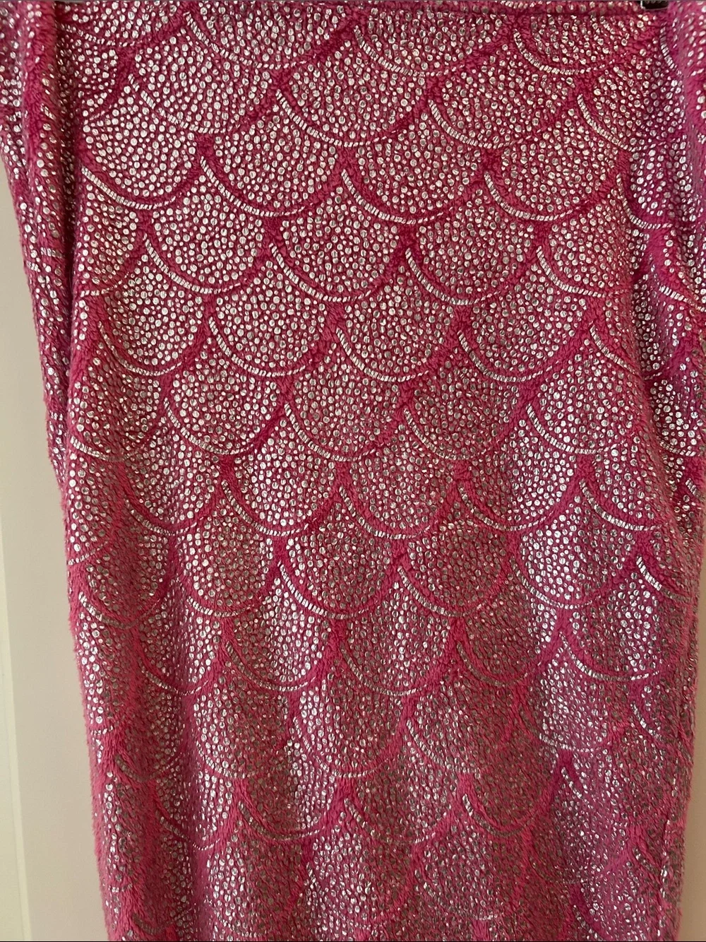 Unbranded Pink Slip In Mermaid Tail Fleece Blanket w/ Sparkle Scale Pattern OS
