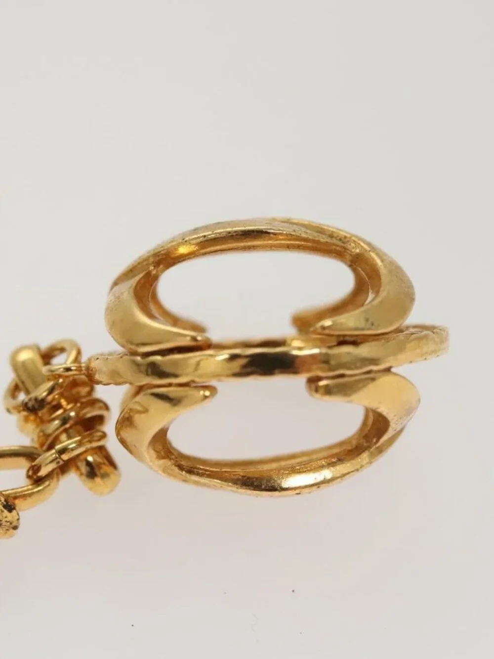 CHANEL brand	chanel color	gold