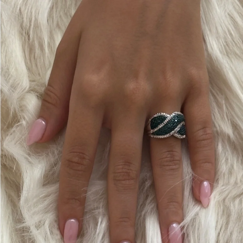925 Sterling Silver stylish twist