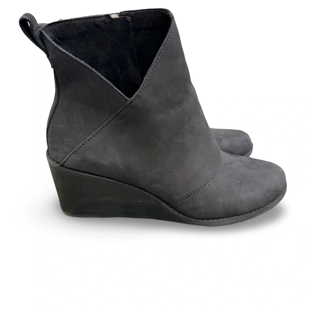 Toms Sutton Wedge Ankle Boot Black Leather Booties Pull On Women’s Size 8.5