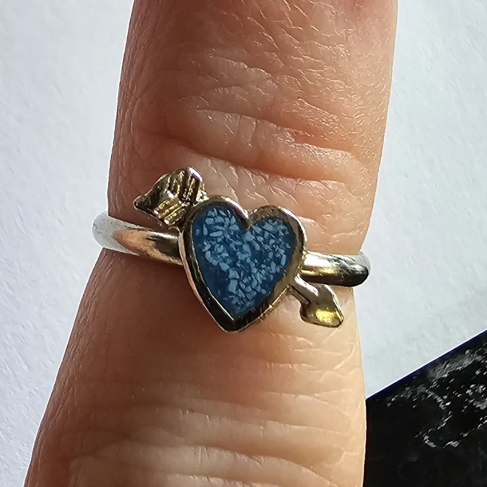 Vintage heart arrow
