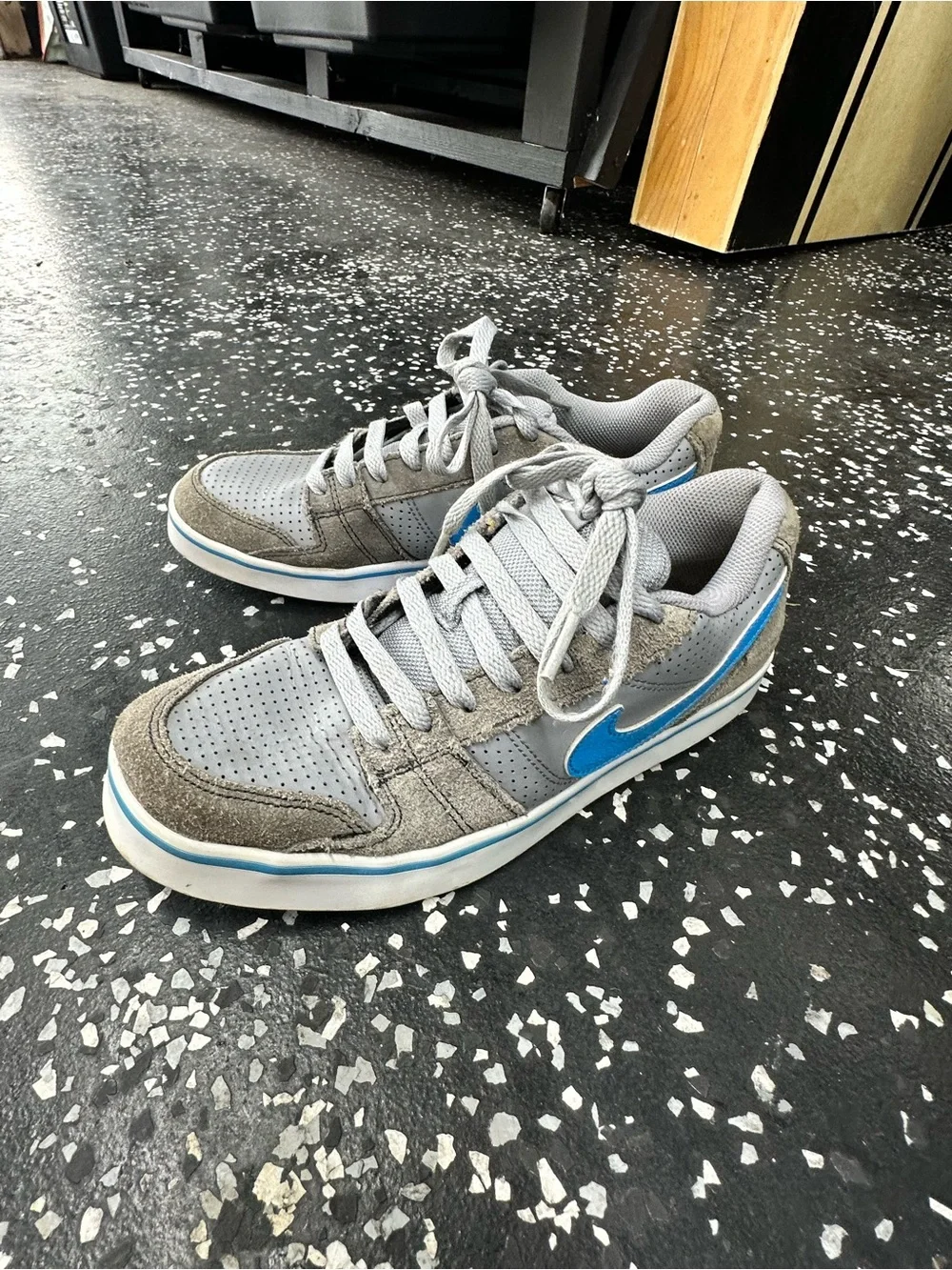 Nike Youth Size 3 Gray Blue Suede Leather Low Top Sneakers Skate Shoes