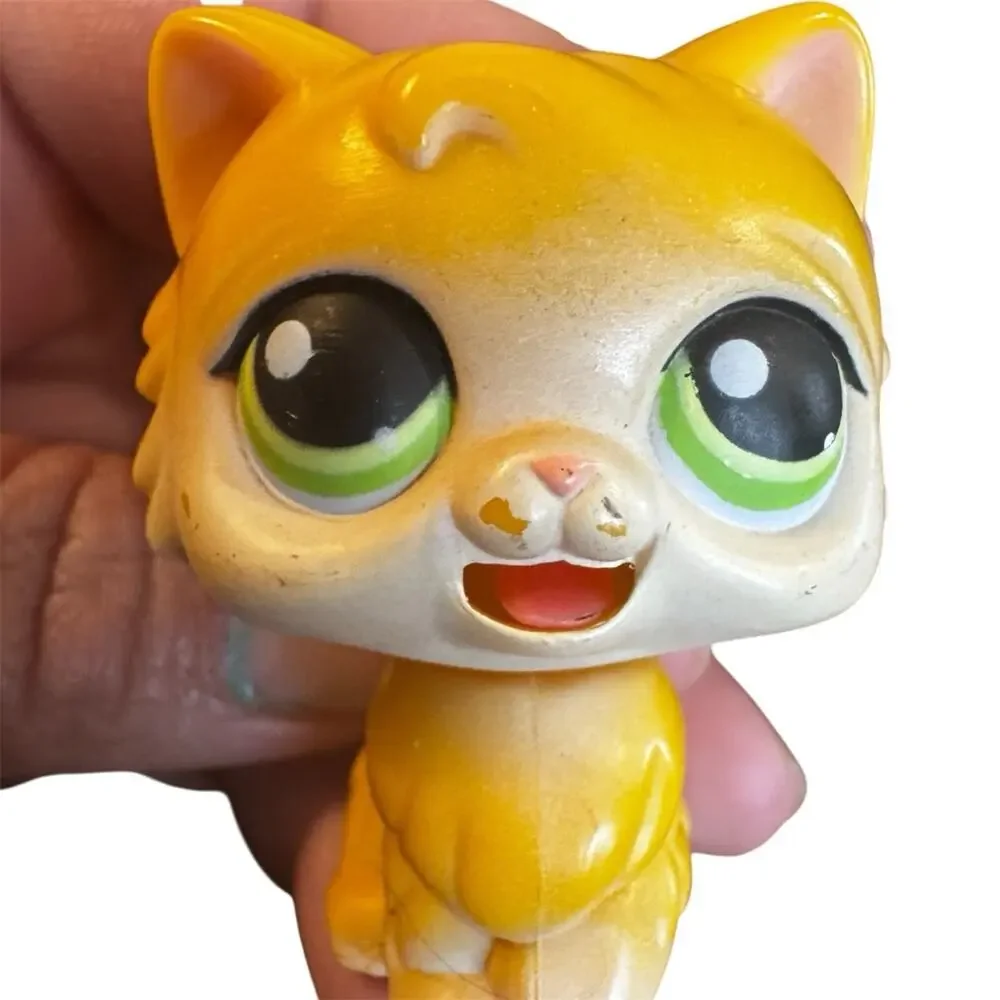 Littlest Pet Shop explore adorable