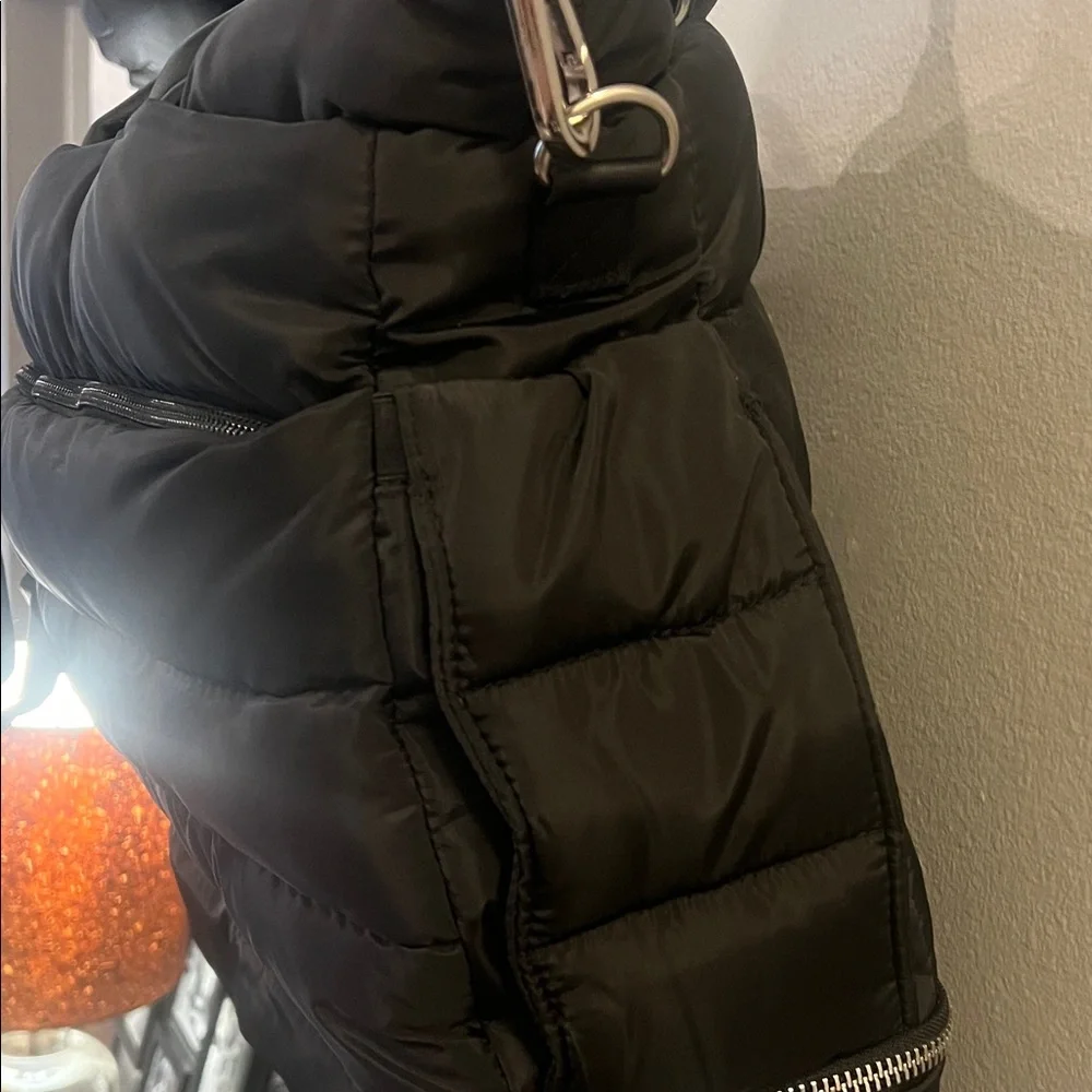 N/A spacious black
