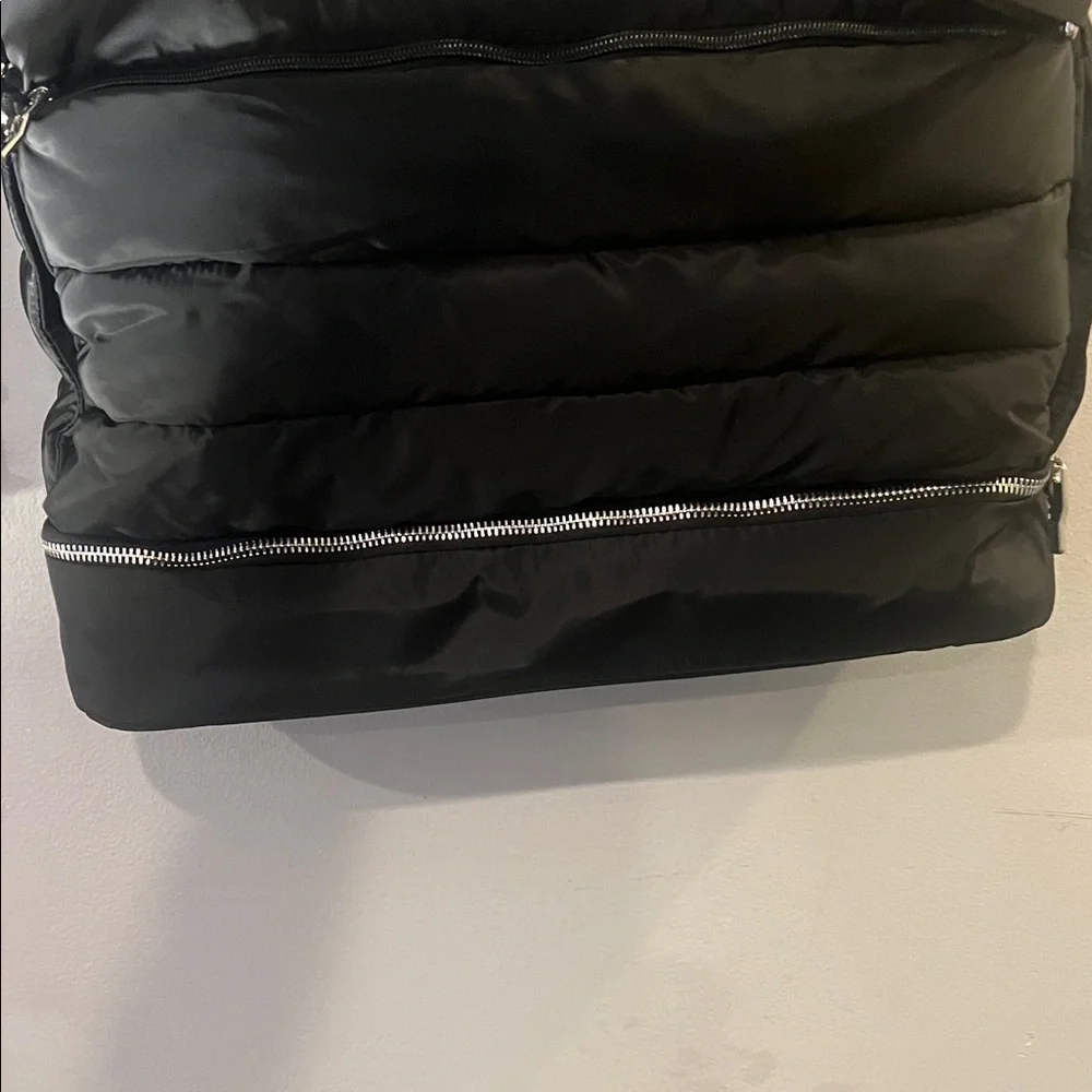 N/A spacious black