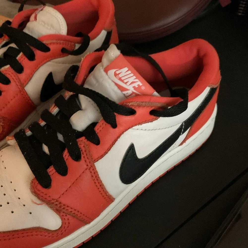 Nike low sneaker lace