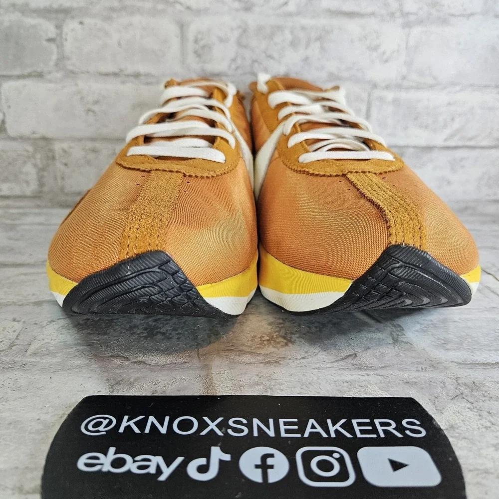 Nike moon racer