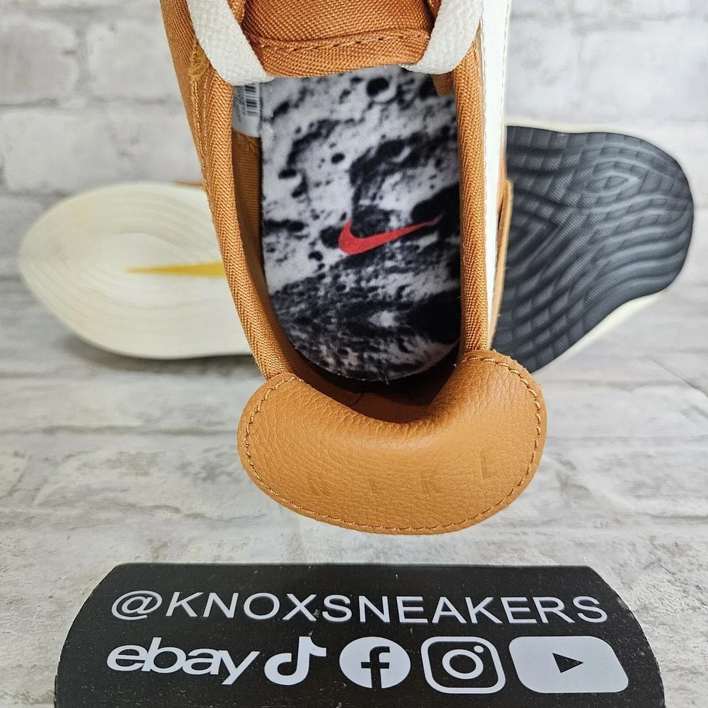 Nike moon racer
