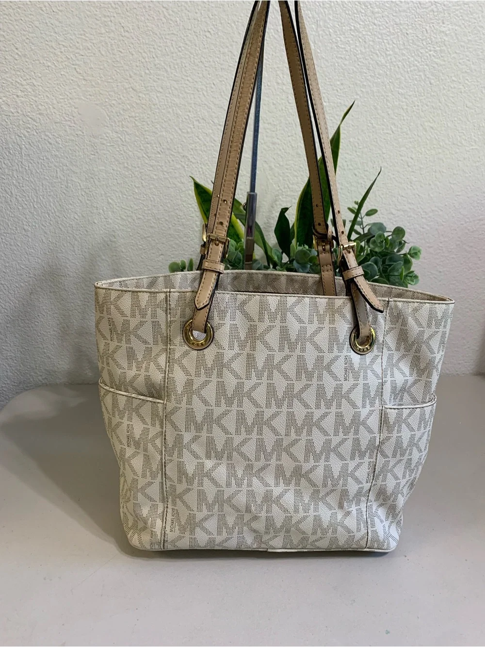 Michael Kors accents slim