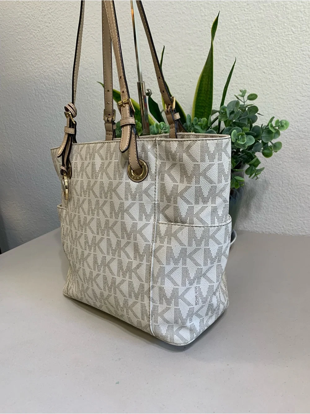 Michael Kors clean exterior quick
