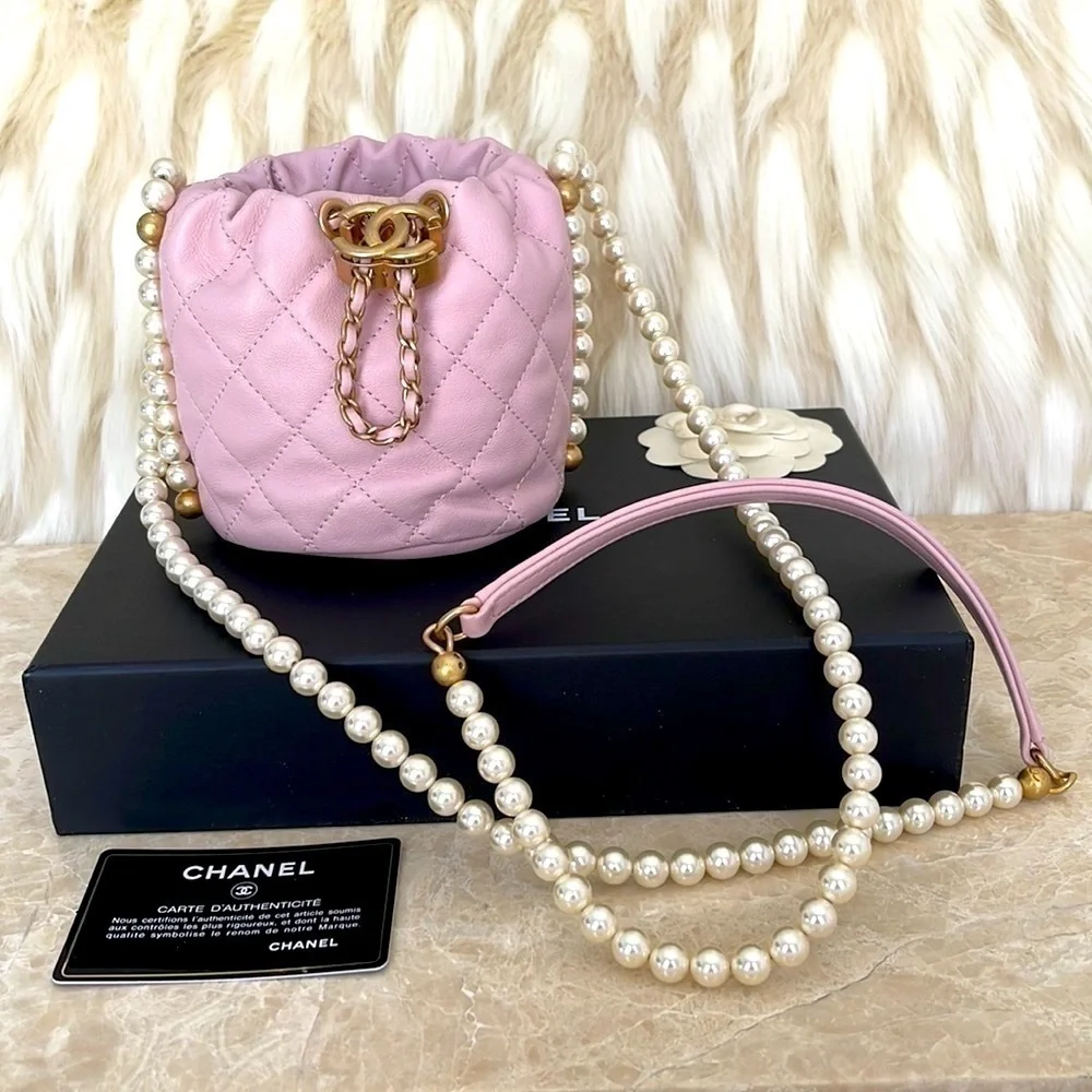 CHANEL Luxurious Lamb leather bag authentic 100%