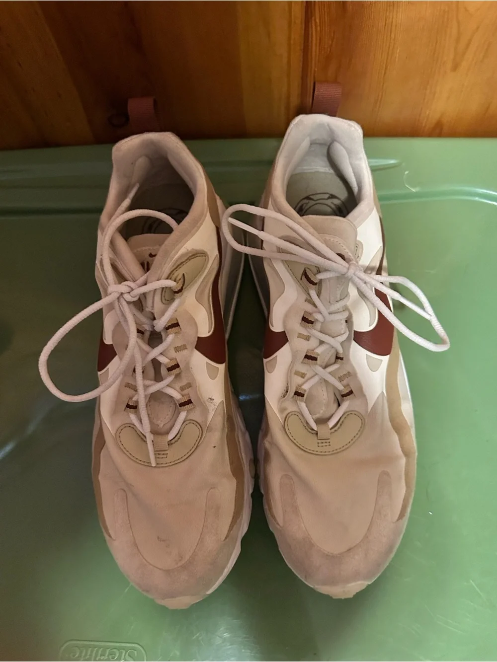 Nike tan 10