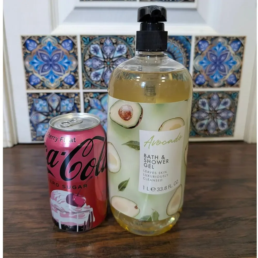 Avocado Bath and Shower Gel Bodywash - 33.8 fl oz / 1 L - New / Unused