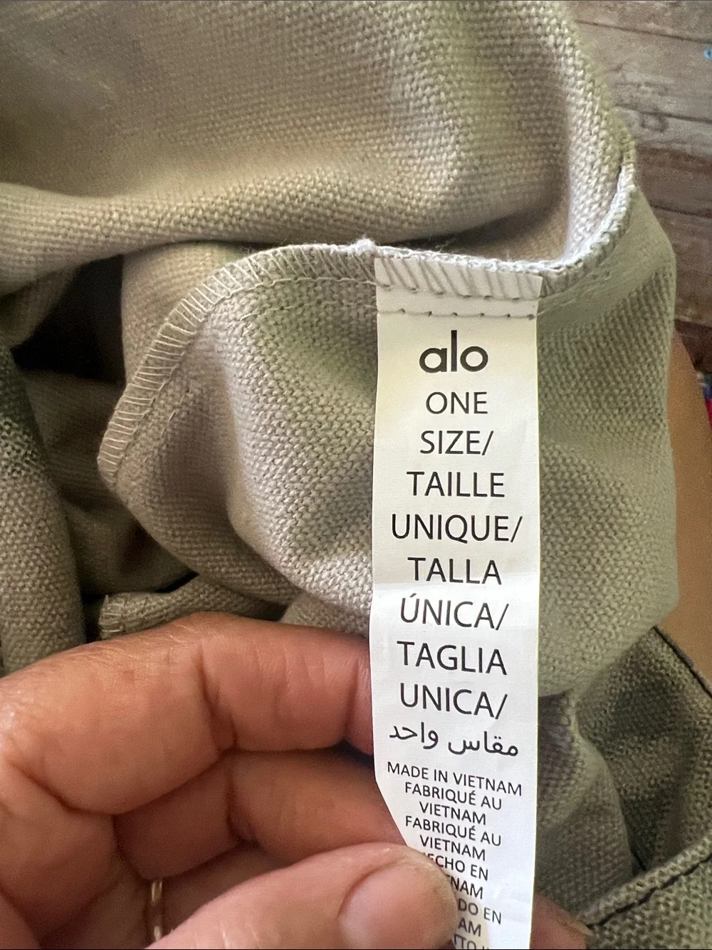 ALO Yoga spacious tie