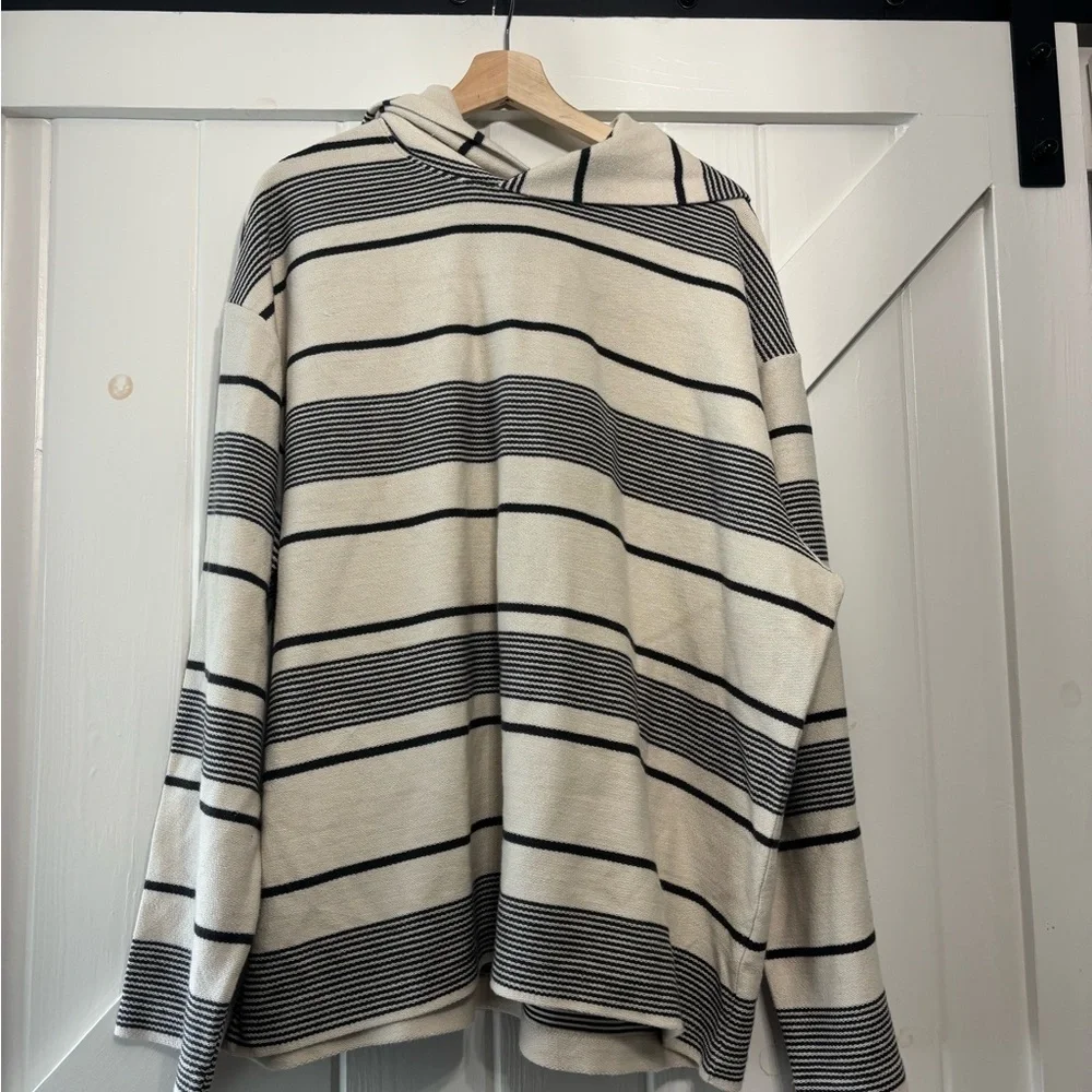 American Eagle Outfitters stylish relaxed bold