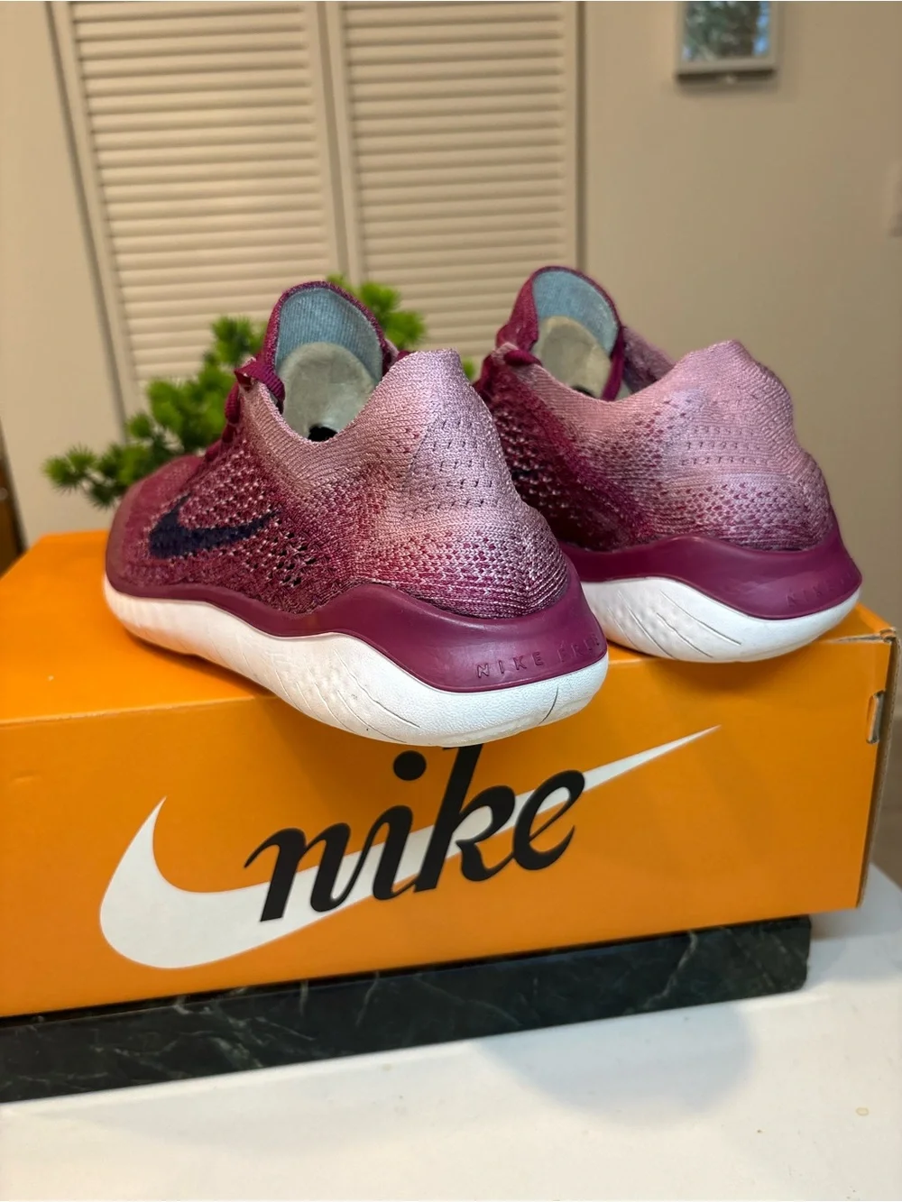 Nike lightweight flyknit