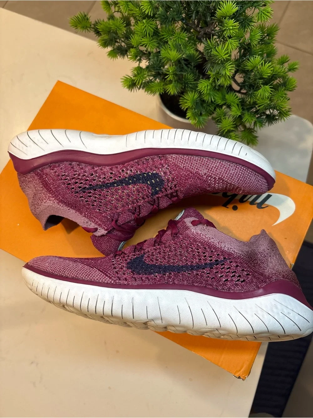 Nike lightweight flyknit