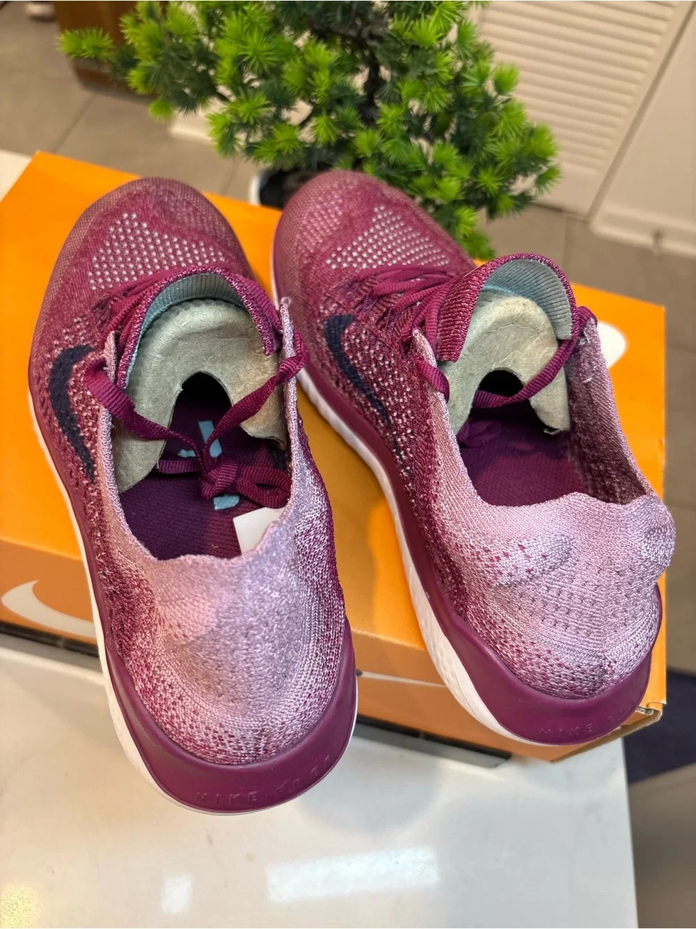 Nike lightweight flyknit