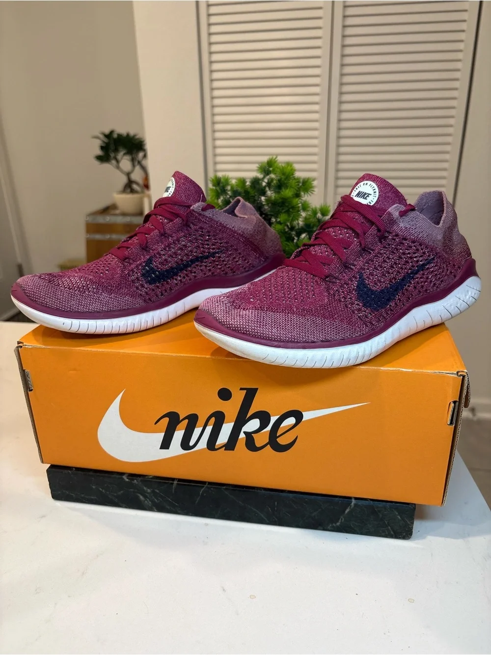 Nike lightweight flyknit