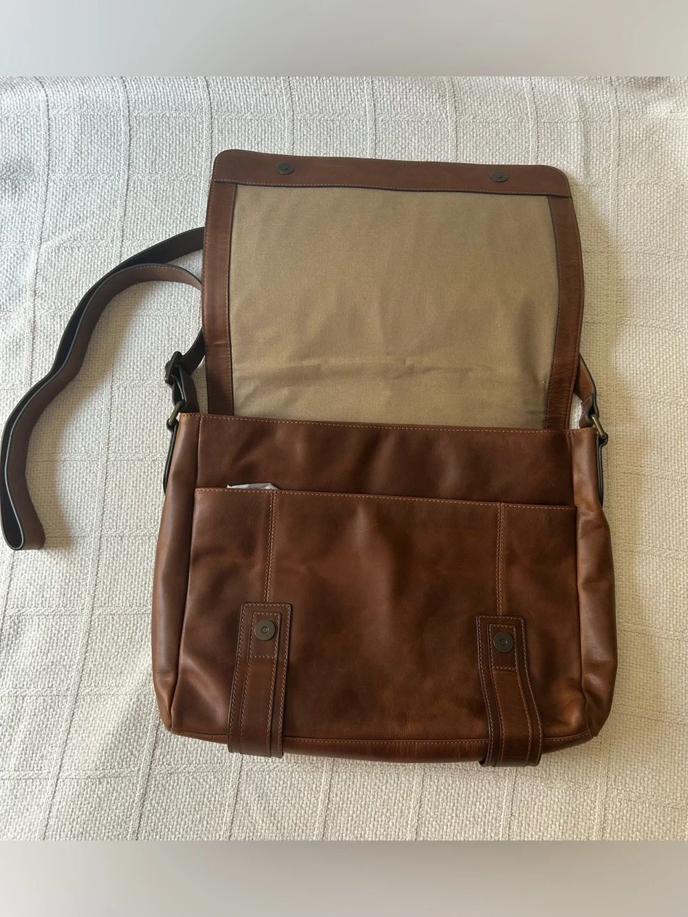 Frye logan messenger