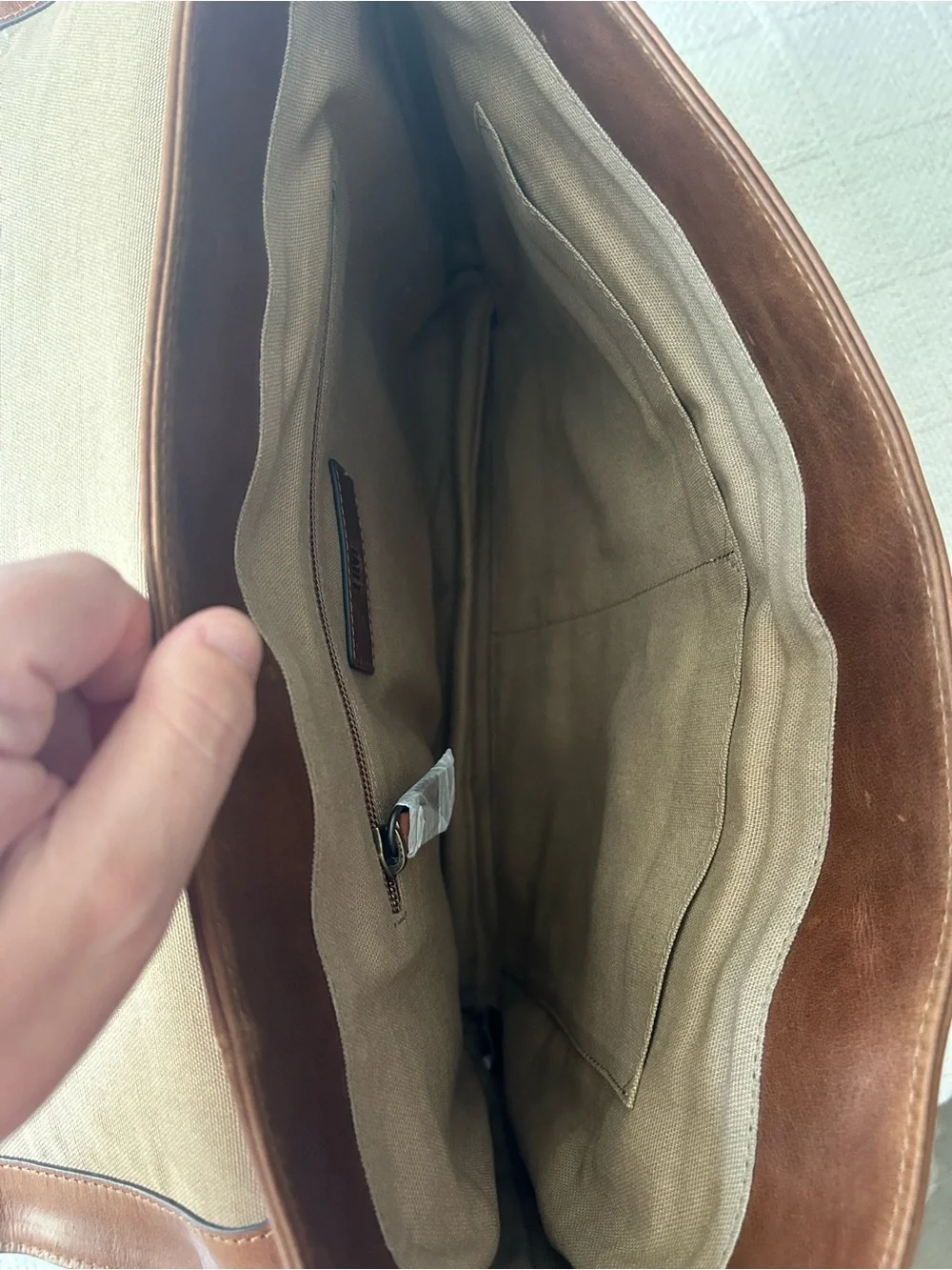 Frye logan messenger