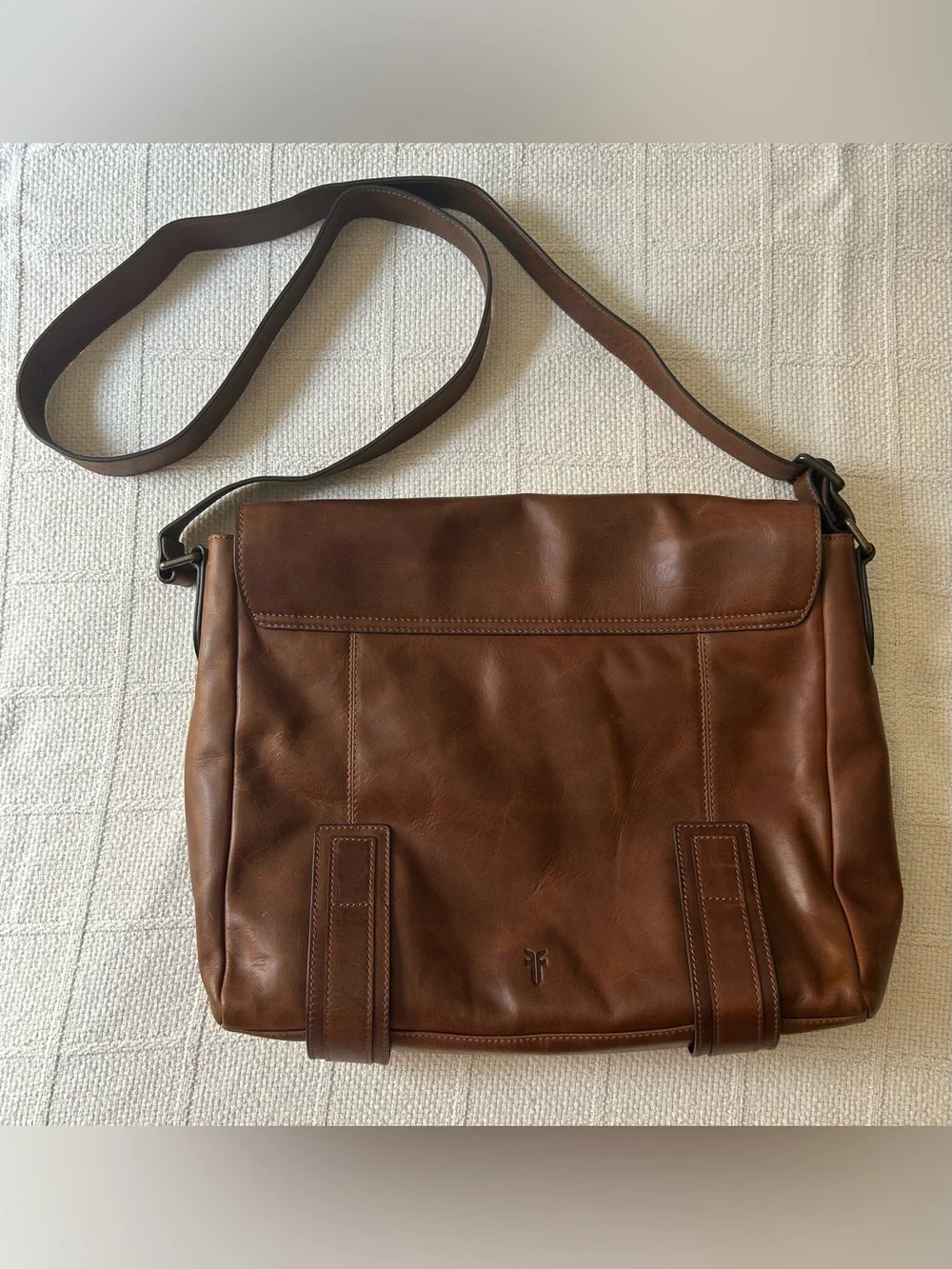 Frye logan messenger
