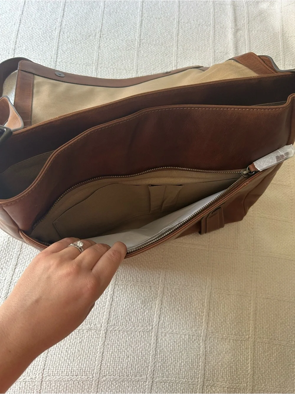 Frye logan messenger