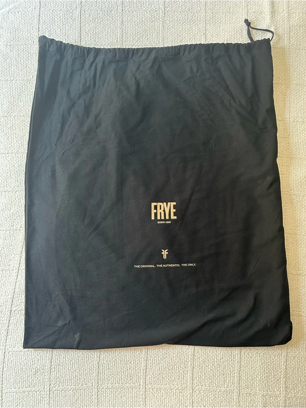 Frye logan messenger