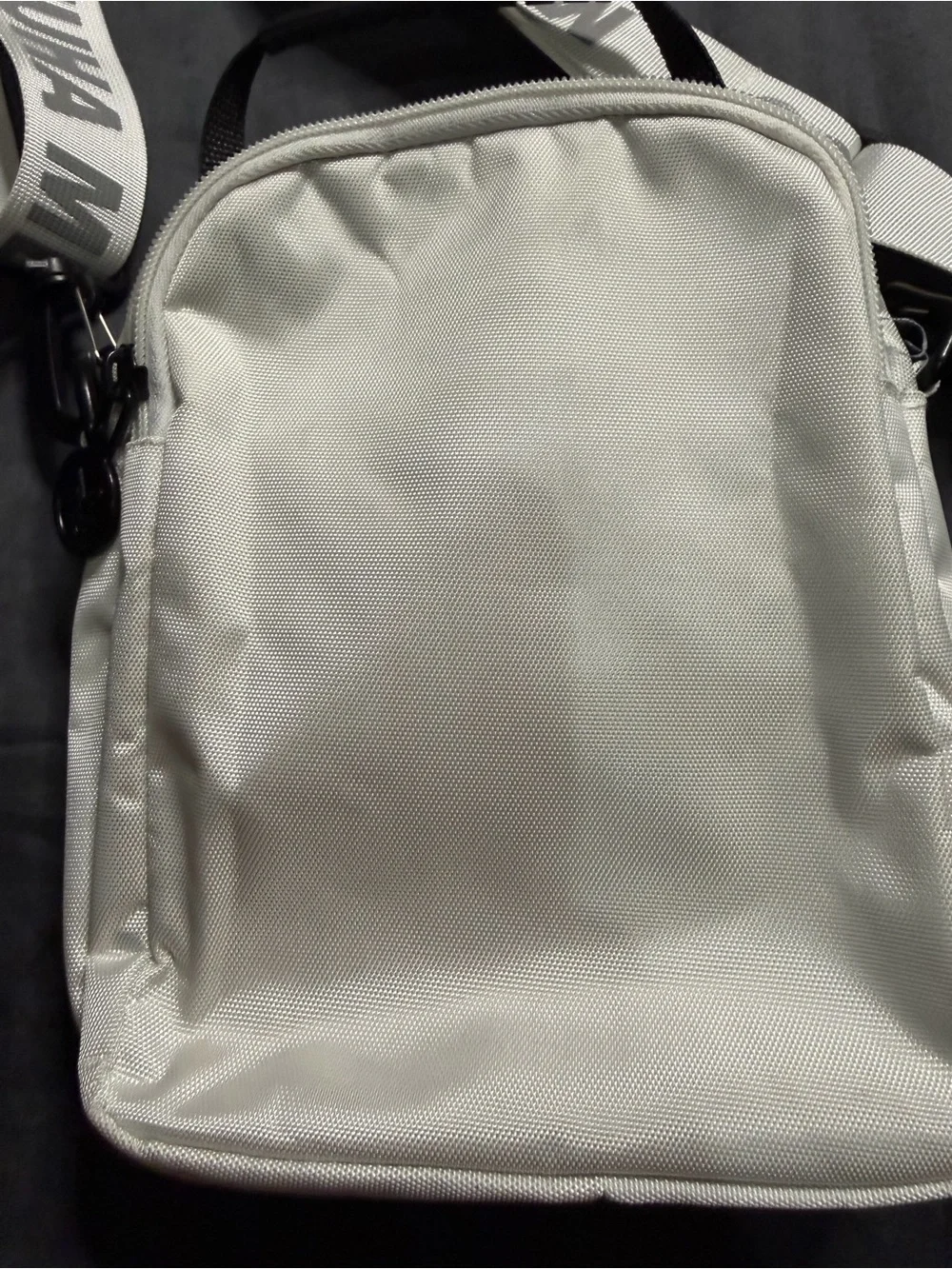 Muha Meds white messenger