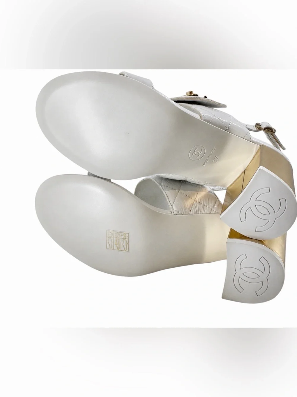 CHANEL stunning authentic