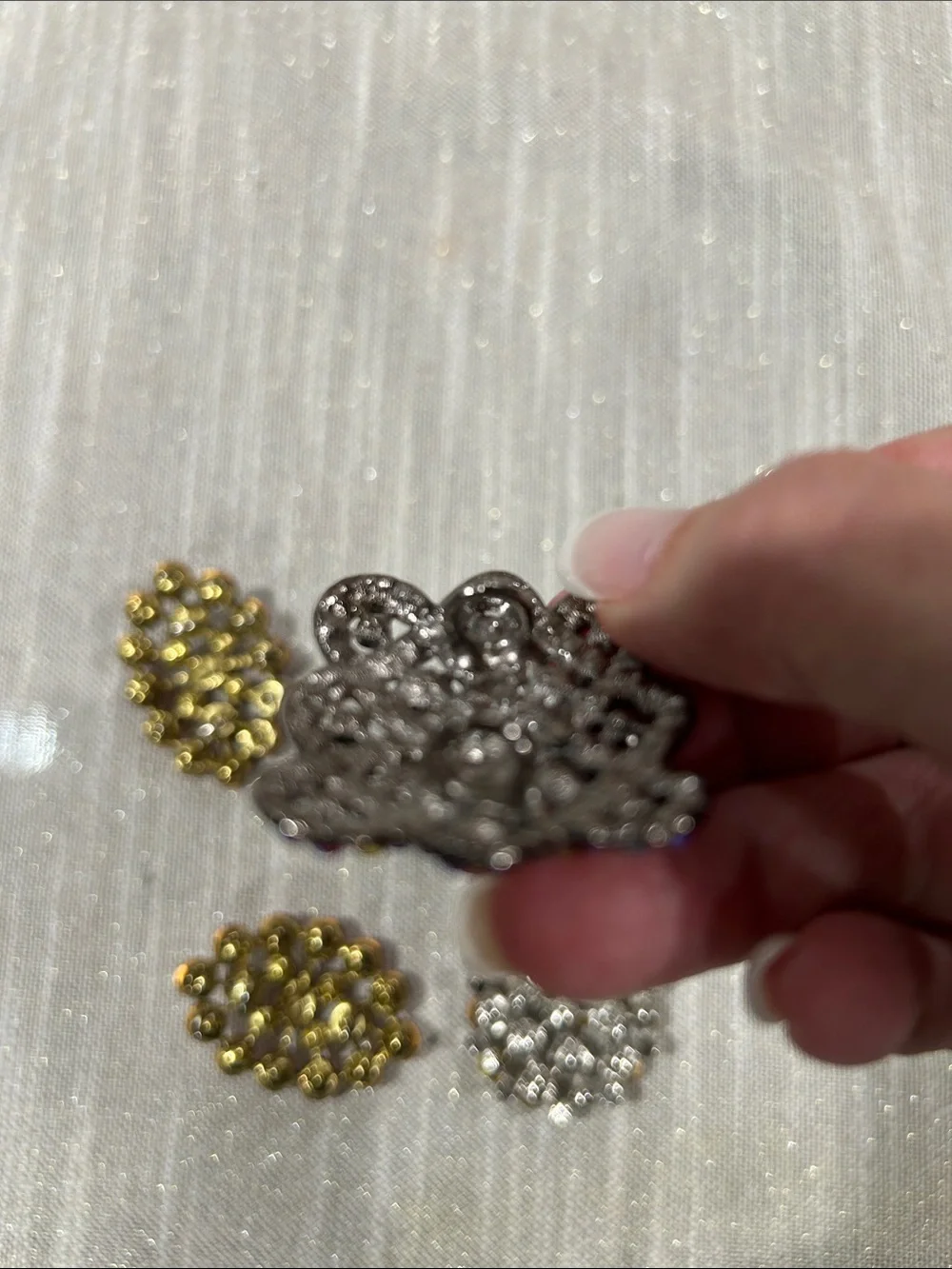 N/A stunning brooches
