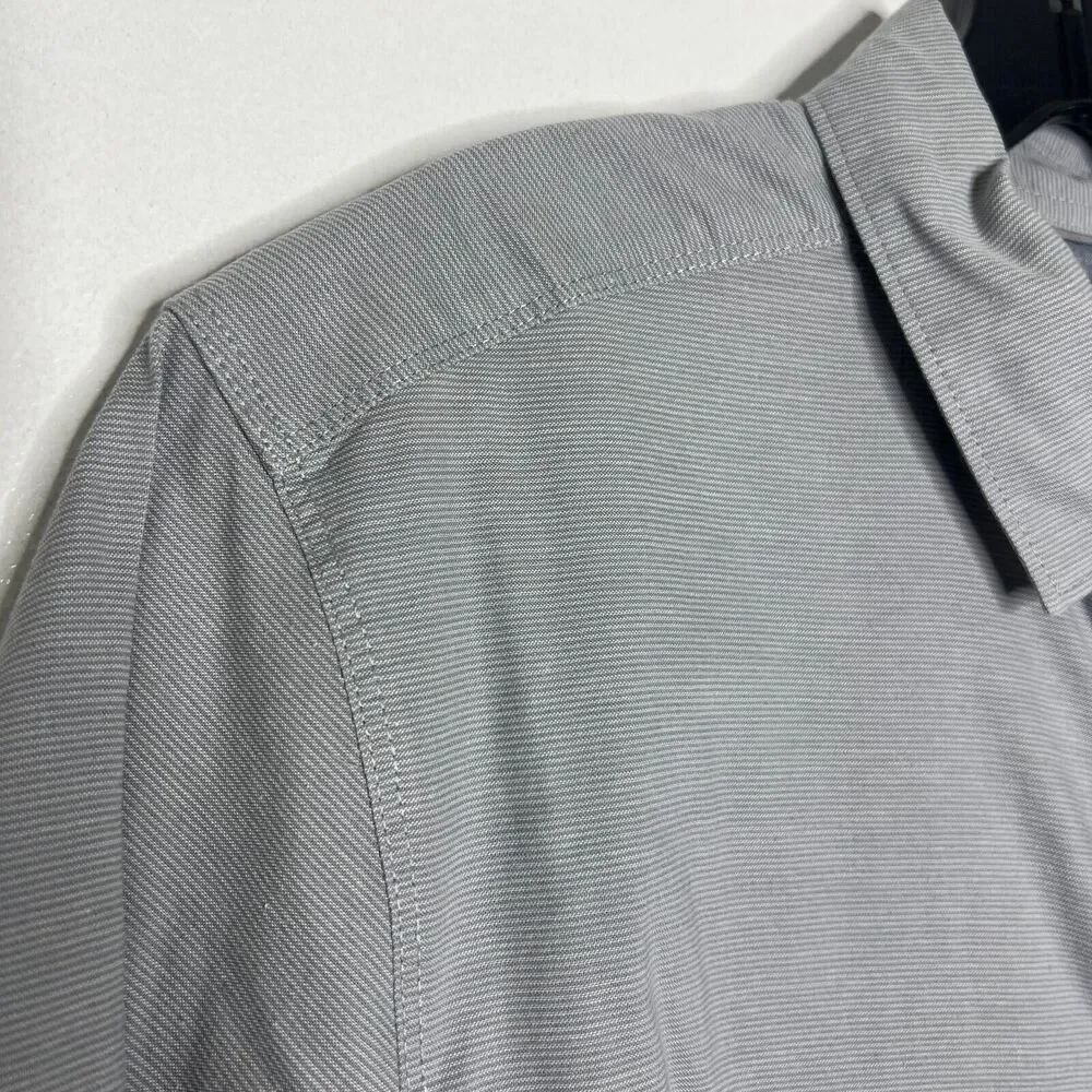 North Face Men's Gray Short Sleeve Button-Up Shirt Size L