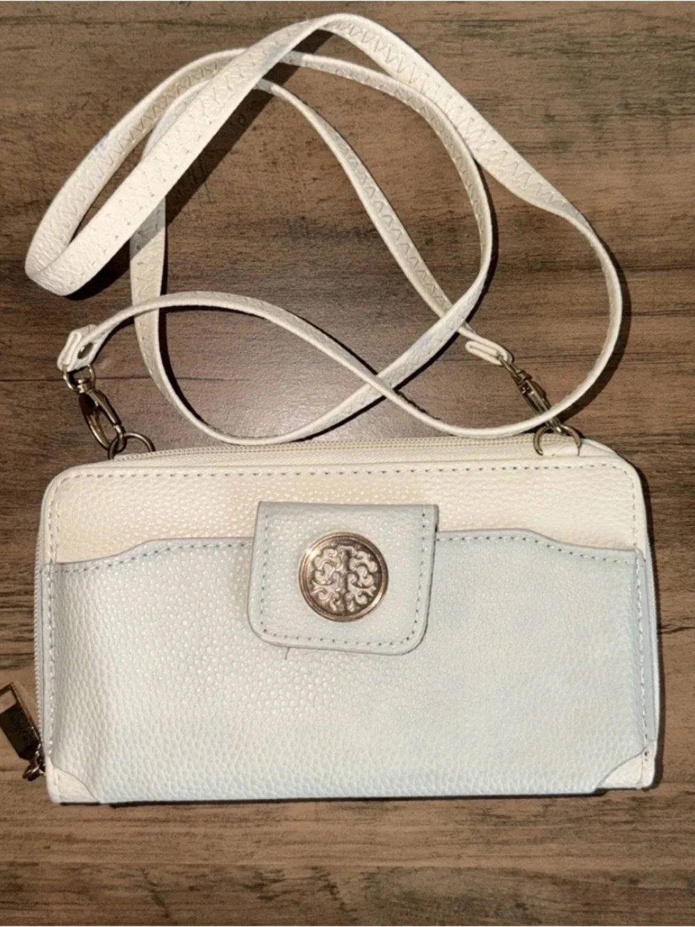 The Unbranded Brand compact cream