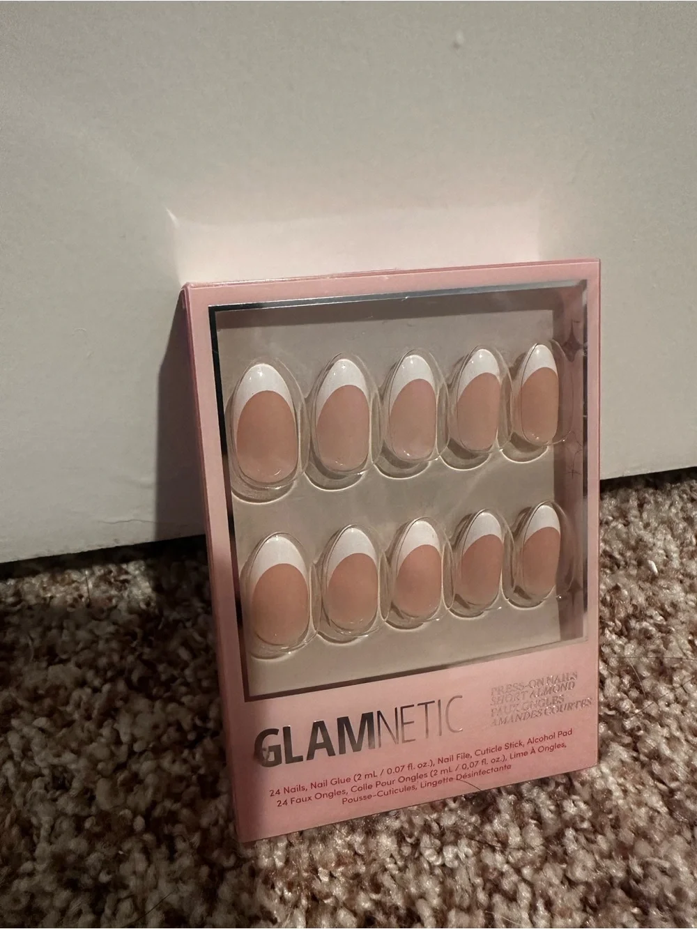 Glamnetic stick glue called
